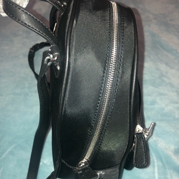 Guess backpack - Picture 2 of 4